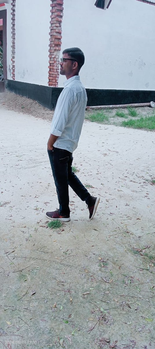 SunilKu93089361's tweet photo. जिंदगी की हर ठोकर ने एक ही सबक सिखाया हैं, रास्ता कैसा भी हो सिर्फ़ अपने पैरों पर भरोसा रखो...!! https://t.co/0wTyysKX4G