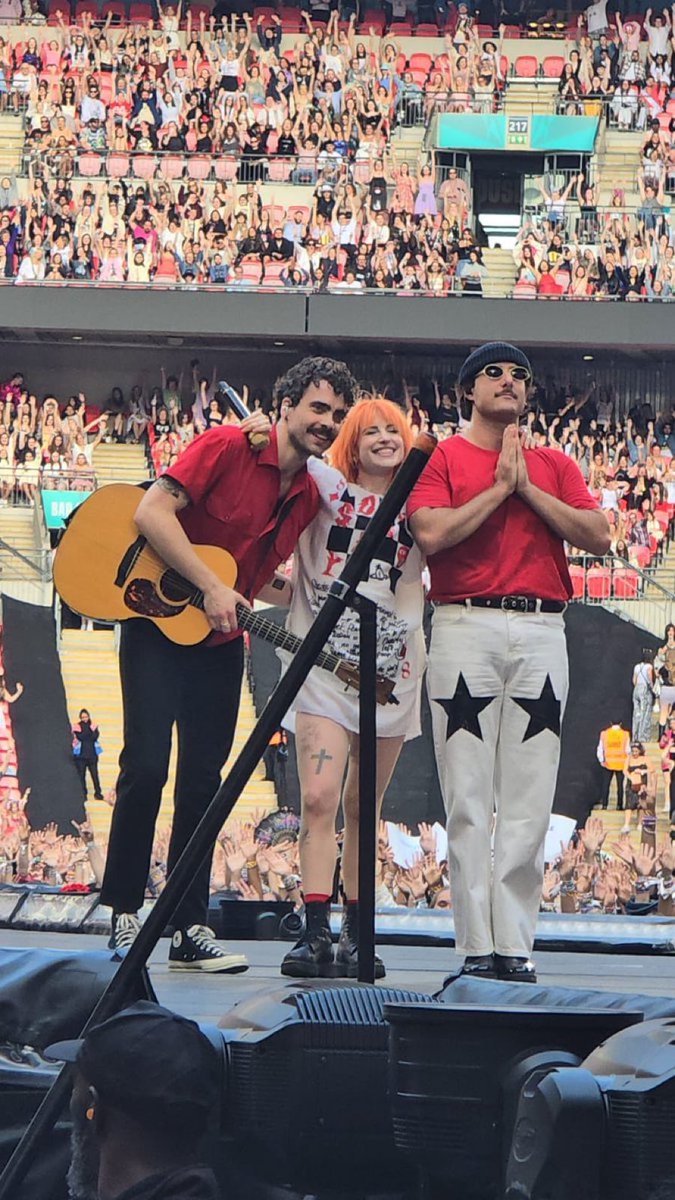 ria’s divine digest | HAYTOUR 3 🦢 tweet media