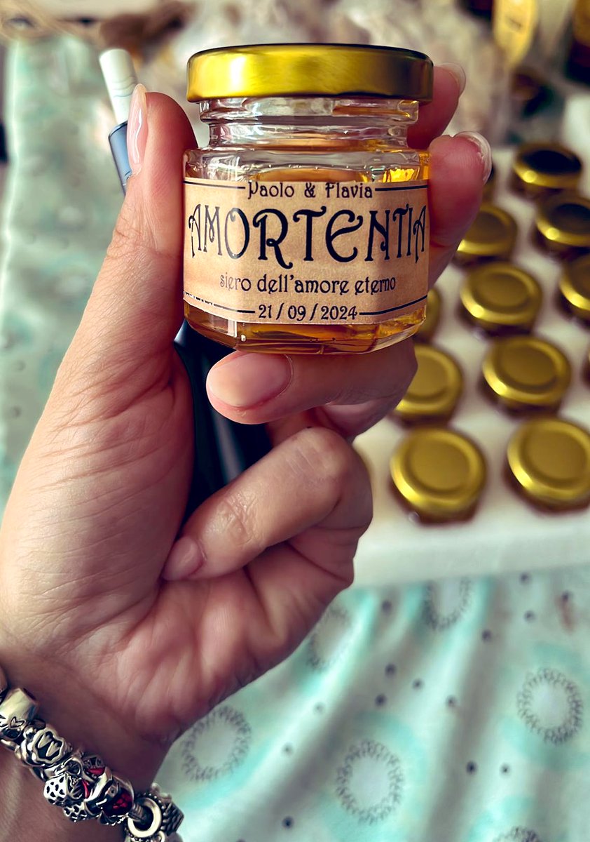 yslbitch_'s tweet photo. Wedding favors are almost done ✨ https://t.co/Ym3PvSa2Dd