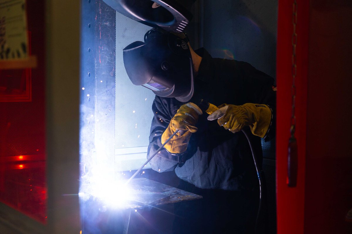 coleggwent_cym's tweet image. O Gynnal a Chadw Merched Cerbydau i Hyfforddiant Campfa, mae yna ystod eang o gyrsiau rhan-amser yn cychwyn y mis hwn! 🏋️🚗 🔧 
 
Cymerwch y cam nesaf hwnnw ymlaen tuag at eich #gyrfa, #prifysgol newydd neu gwrs arall 💫

Sicrhewch eich lle ⬇️ 
coleggwent.ac.uk/our-courses/pa…