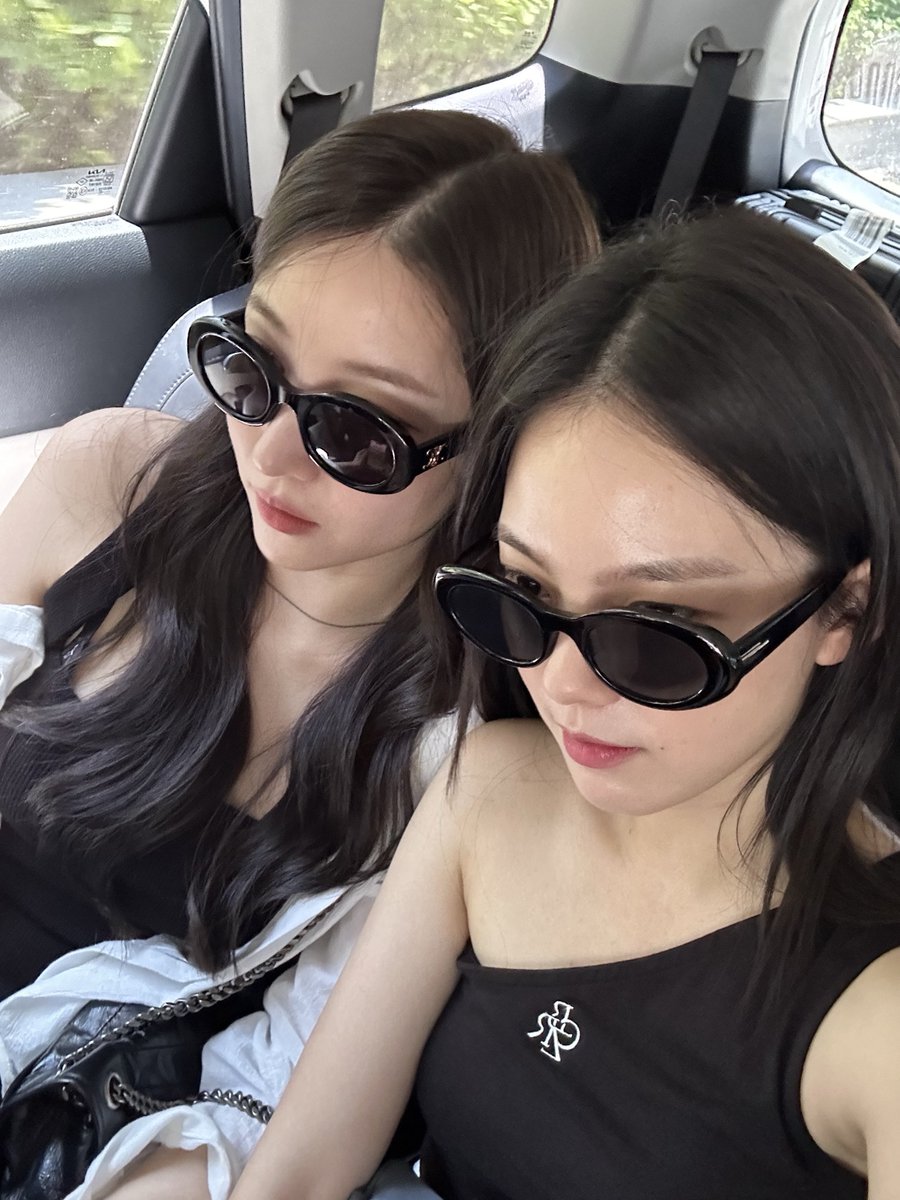 ksjupdates's tweet photo. 240821 | 🦊💭

*she went to vietnam with hyein https://t.co/WdM2DD1Dct