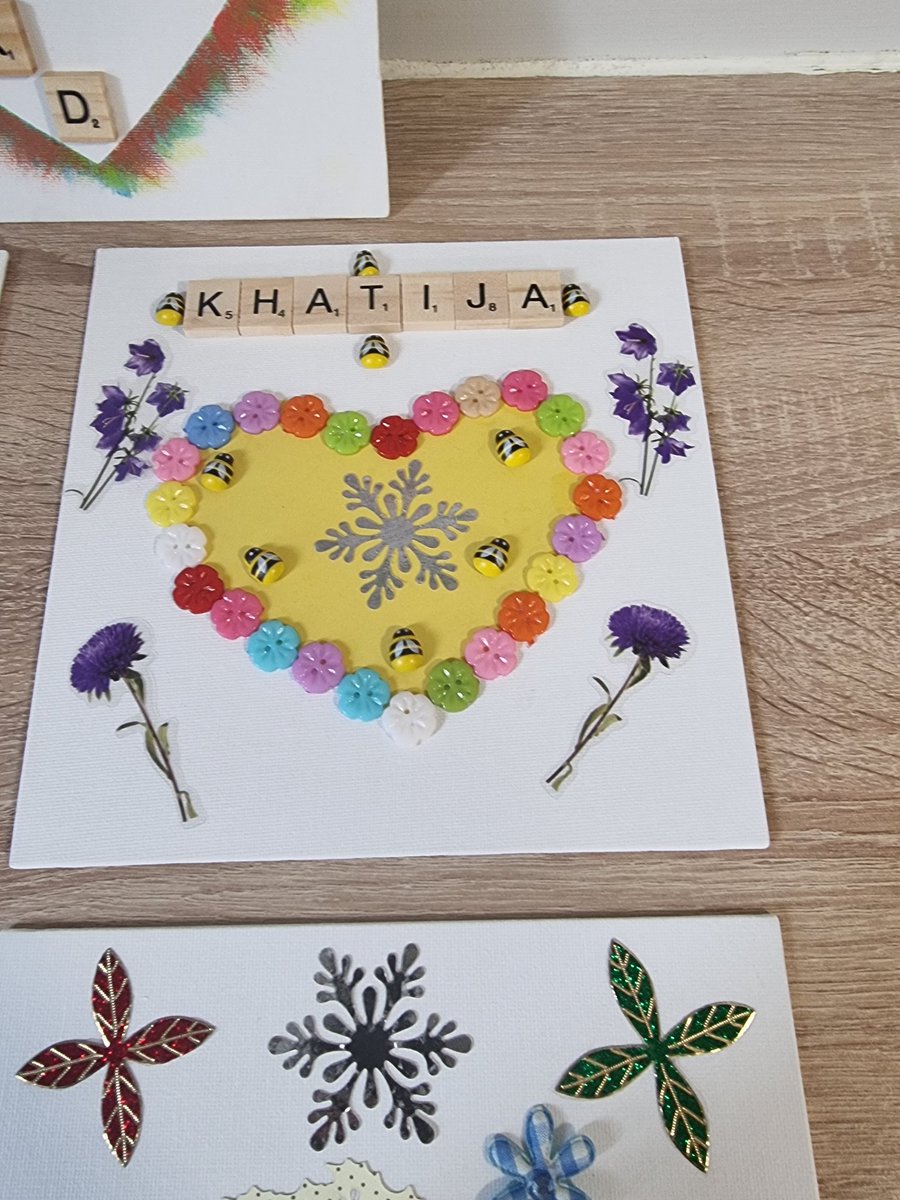 SueLync92346846's tweet photo. @WeArePendleview Hurstwood Ward ladies enjoyed  arts and crafts they made there family members a canvas picture. https://t.co/ClDq6kXSJS