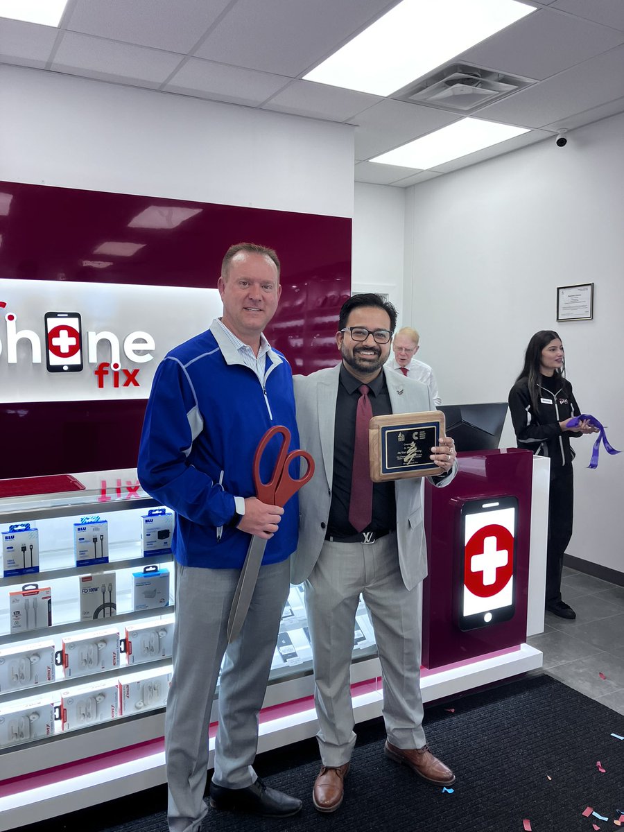One of Canada’s fastest growing companies saw the advantage of locating in one of the Edm. Metro Regions fastest growing cities ! Spruce Grove welcomed dr.phonefix at #414 11 Westway Drive at Westwind Centre ! Dynamic companies see the advantage of entering into dynamic markets !