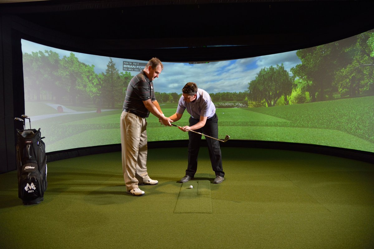 Mulligans provides indoor golf for year-round enjoyment, perfect for golf enthusiasts. ⛳ Complete with a full bar and kitchen, it's the ideal spot for practicing your swing or enjoying a lively night out with friends.

📸: @playatmulligans