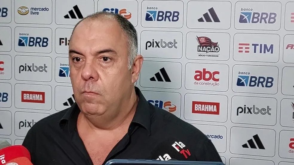 Flazone_'s tweet photo. Pelo fim do amadorismo no futebol do Flamengo, somos todos #ForaMarcosBraz

Ignorou a janela de transferências até metade do time estourar.

Fez a negociação com a Atalanta por mais de 100 milhões de reais pelo Wesley cair.

Tá MUITO ocupado com a reeleição de vereador. https://t.co/aPEQmHpqJF