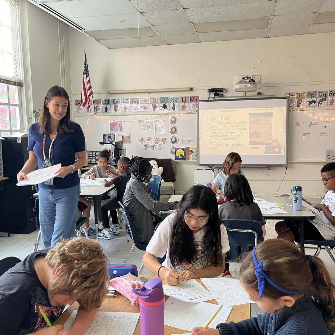 ACPSk12's tweet photo. @NaomiLBrooksES students are off to a great start! ππ« Theyβre exploring their new classrooms, building friendships and getting to know their teachers. It's going to be a year full of learning and fun! #ACPSBack2School #BacktoSchoolVA #ACPSIsTheBest https://t.co/2D4Z1sW4Sj