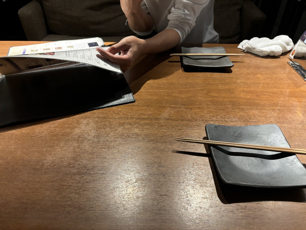 Scarlet_wrh's tweet photo. 腹減ったから居酒屋来た https://t.co/LXd5pEbKl7