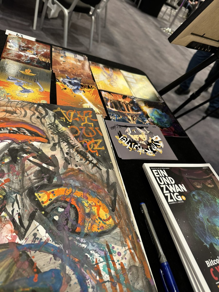 nauricc's tweet photo. Getting proper time at the exhibition with @mx12art at #domain_summit_london 💯 https://t.co/2dLsLAvUm2