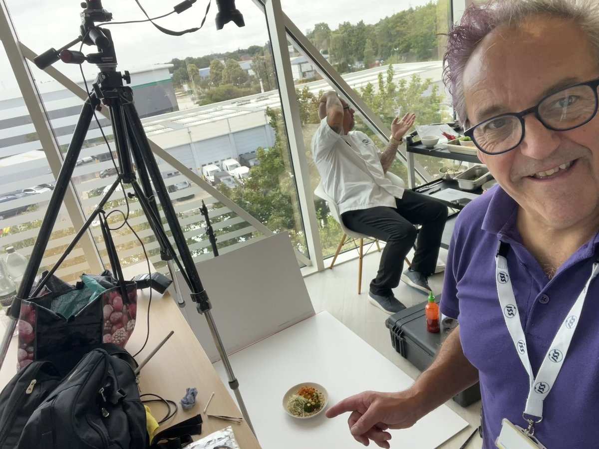 DPIXCREATIVE's tweet image. Day 1 back shooting my fave thing and we’ve managed to connect to the big TV - don’t look in the background but I think that one of the chefs hat has just blown off 😜
Love my job
#locationphotography
#foodphotography
#foodphotographer