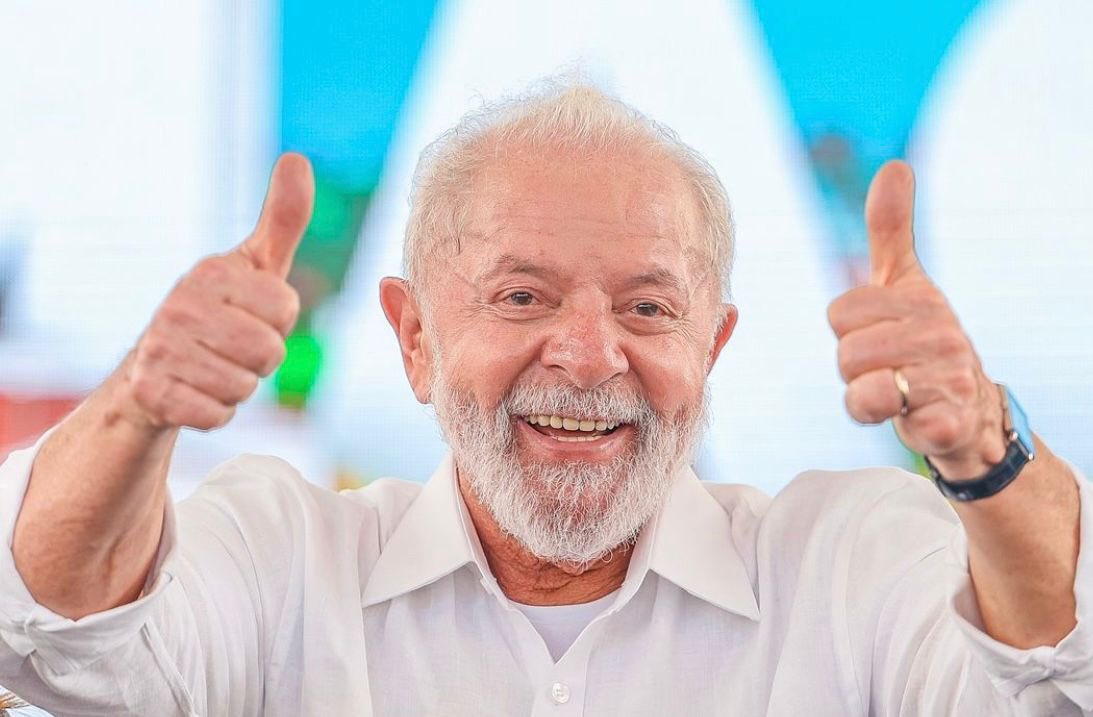 pedrorousseff's tweet photo. LG acaba de CONFIRMAR a construção de uma FÁBRICA no Paraná, com INVESTIMENTO de R$ 1,5 BILHÃO de reais pra que a PRODUÇÃO comece em 2026. 

Com Lula no COMANDO é só BOAS notícias e grandes INVESTIMENTOS!!! 🇧🇷👍 https://t.co/u7CbRInOQp