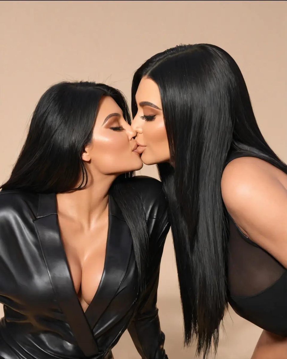 Inso6501672's tweet photo. I wonder who they look like? #kardashian #kendelljenner #kyliejenner #kimkardashian #adultcontent https://t.co/iwM8p233m8