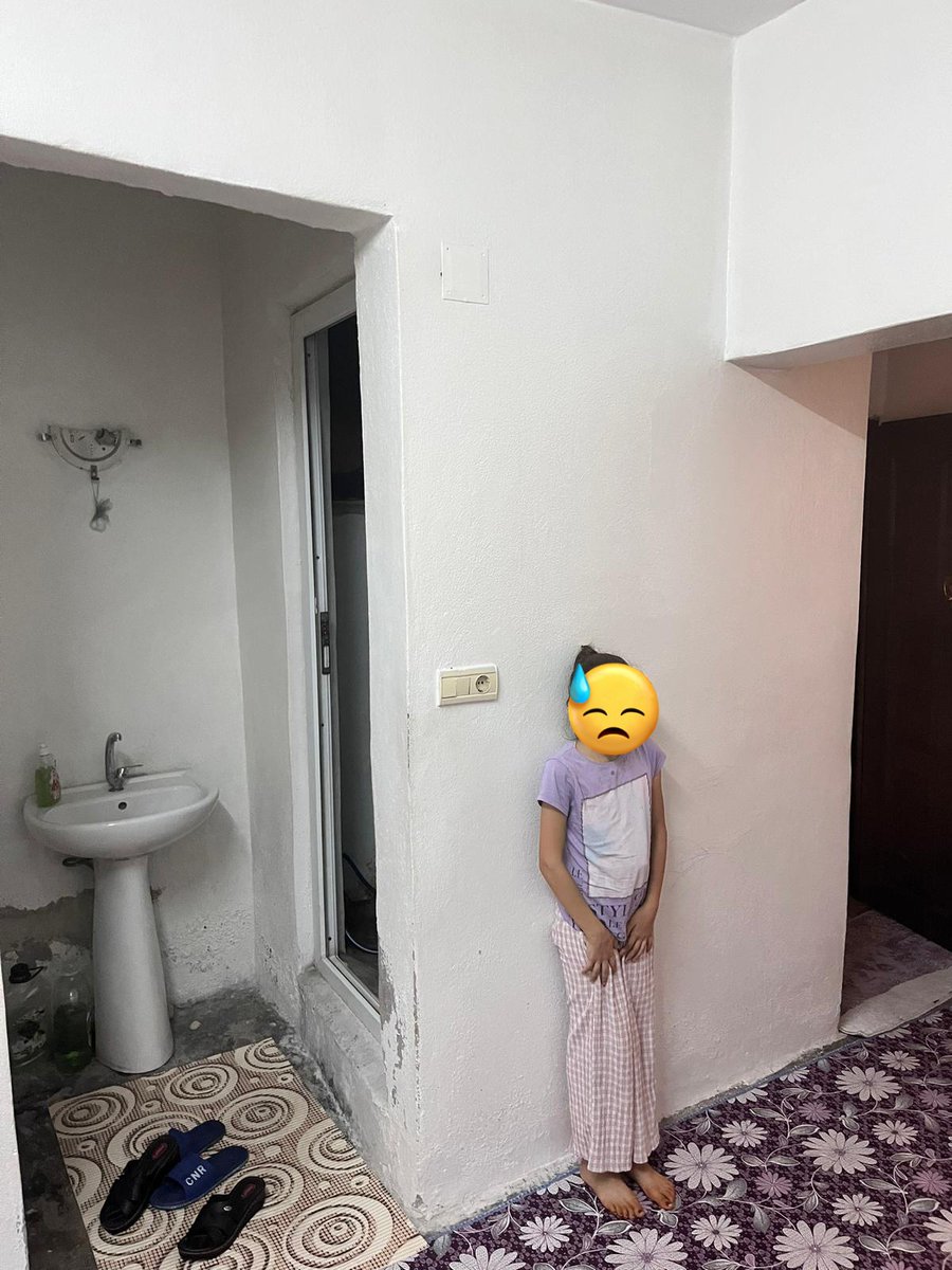 Help_Mazlum1's tweet photo. ÖNEMLİ 📌 
Bu paylaşımı gören herkesten Rt desteği rica ediyorum...🤲
Bu mağdur ailemiz çocuklu-kiracı ve babanın kronik hastalığı var maalesef çalışamıyor. Evin ve eşyaların hali ortada. Anne tek başına eve bakmaya çalışıyor. Ailenin çok acil: kira, gıda, ev araç gereçleri ve çocuklar için kıyafet ihtiyaçları var 🤲 (Derneğimiz aracılığıyla aileyi birebir ziyaret ederek yardımlarınızı kendi ellerinizle de yapabilirsiniz) Yardım ve detaylı bilgi için iletişim: DM