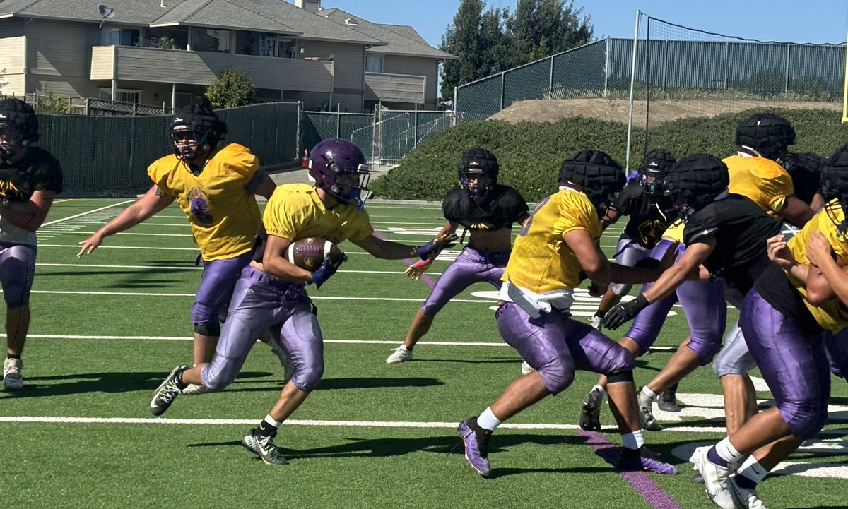 JohnJDevine's tweet photo. Jake Mungaray is a returning linebacker for Salinas, while tailback Dayven Marquez returns after an injury cut short his junior season https://t.co/s9OhMqKrcP