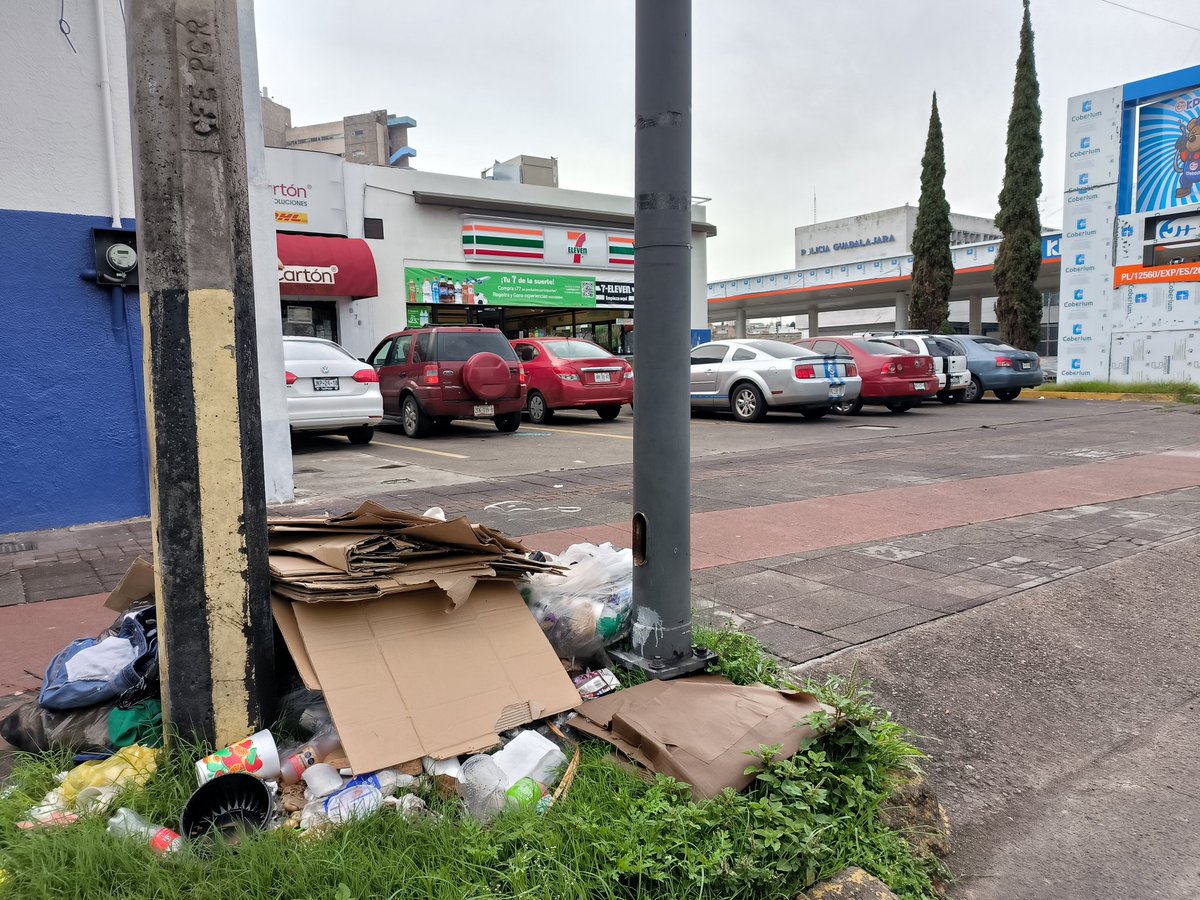 adanconacento's tweet photo. @felixgastelum1 Buen día! Solicitando tu apoyo con esta acumulación de basura, a ladito del cruce de la gasolinera de Eulogio Parra y la Calzada Independencia, de antemano gracias https://t.co/JRIN9KbFcX