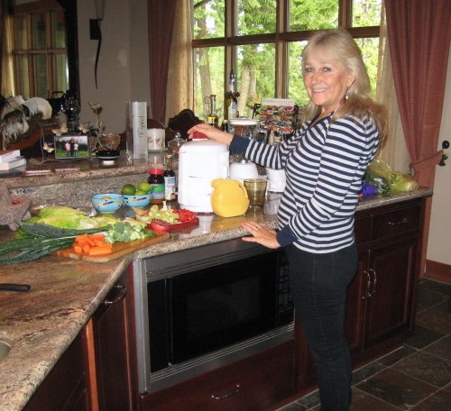 DV7radio's tweet photo. Debara Bruhn Towt Host of The Second Genesis Awakening™ in the Kitchen juicing  https://t.co/c1j2mtVmQq  Listen to The Second Genesis Awakening™ to learn more every Monday &amp; Tuesday at 12am &amp; 12pmET on the Dreamvisions 7 Radio Network https://t.co/qK4xdNyzQG