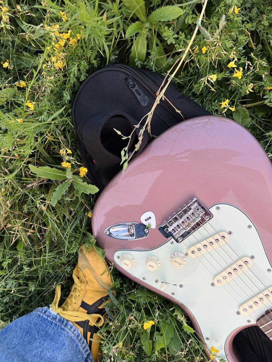 ThisIsValley's tweet photo. one more sleep before you lay in your bed, scroll through your camera roll and listen to let it rain thank you
https://t.co/ZMMOjwVYsW https://t.co/d3moimNs8g