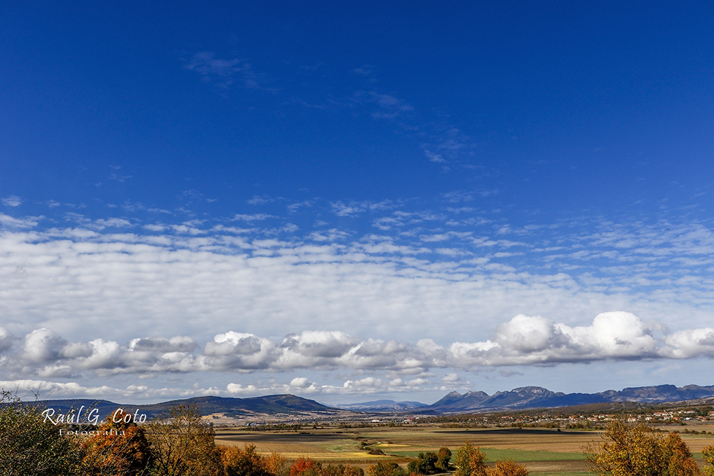 RaulGCoto's tweet photo. Valle de Losa (Burgos) @Burgosenelmundo @BurgosTur @CyLEsVida #landscape #viajar #travel #coulds #spain https://t.co/y9RJYdjQXC