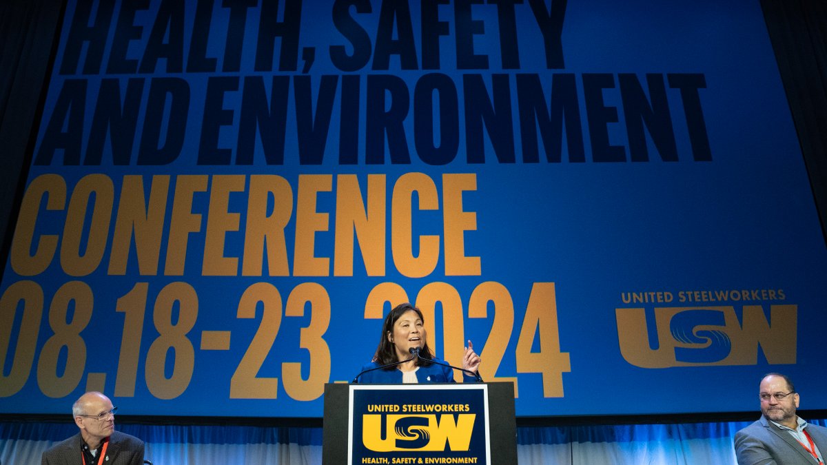 steelworkers's tweet photo. Our Health, Safety and Environment conference is off to a great start this week in Pittsburgh! @ActSecJulieSu met with a group of our new members from Blue Bird and Kumho Tire, showing that she understands the importance of ensuring all workers have the freedom to form unions. https://t.co/5J73fOsNjA