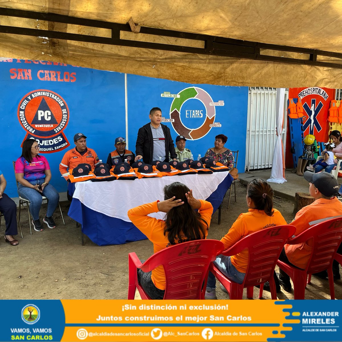 Alc_SanCarlos's tweet photo. Más de 30 funcionarios de Protección Civil Municipal San Carlos recibieron la dotación de uniformes e implementos para la labor de prevención y rescate, bajo la gestión del alcalde Alexander Mireles. https://t.co/ufvvOfkRiO