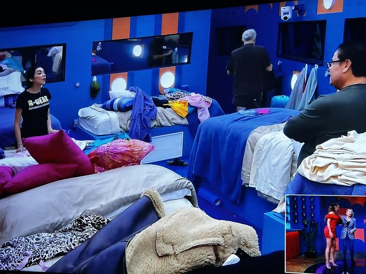 MrBrainer_'s tweet photo. Karime¿Y no sería buena idea obligar a la jefa a darle una noche a Gala y Agustín?
Arath: ¿Pues qué crees que la jefa es mdrota o que pdo?
JAJAJAJAJAJA
#LaCasaDeLosFamososMx #LCDLFMX2 https://t.co/GvbB5Ur2xn