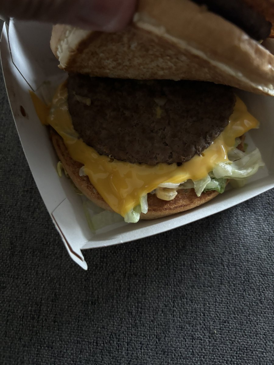 CaptCoombes's tweet photo. @McDonaldsUK when you get the wrong order…AGAIN!!

Cheese allergy and already been back once as they’d missed other burger out the order - unreal 🤬 https://t.co/6idQva8BxE