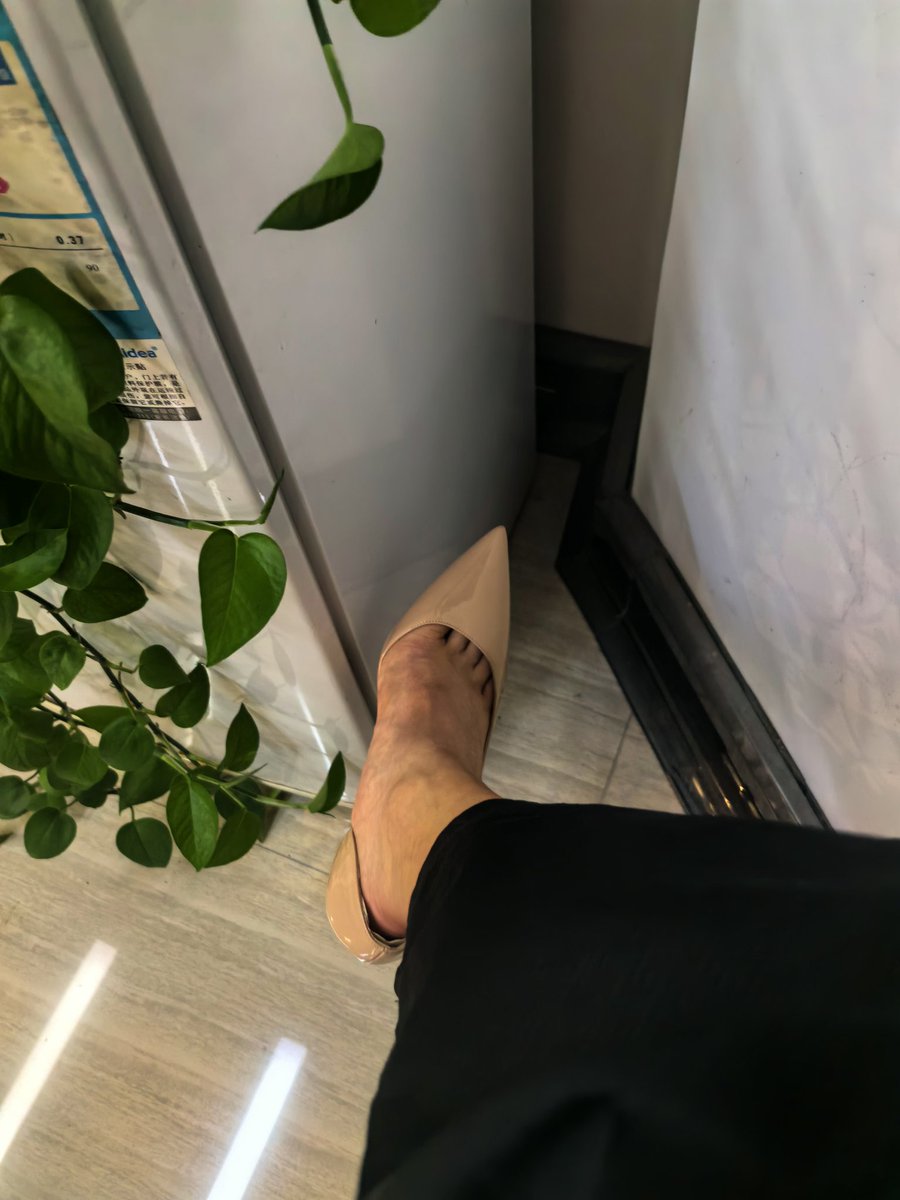 Lonely_blacks's tweet photo. 拍拍脚 #雌堕 #伪娘 #伪娘の日常 #足控 #高跟鞋 #CD #cd #足交 https://t.co/7uECiqHFOB