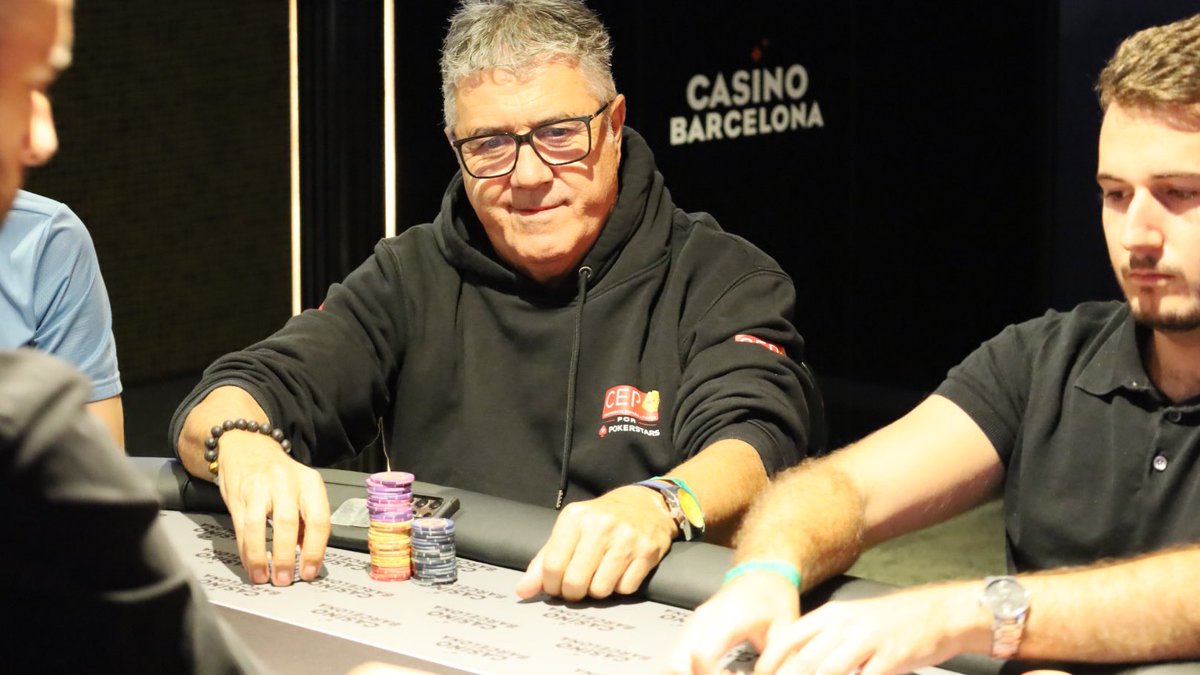 CEP_Poker's tweet photo. ♠️ MAIN EVENT #CEPBarcelona2024 ♠️
En el primer vuelo del Main Event vamos por el nivel 6️⃣ y se han inscrito 2️⃣0️⃣0️⃣ jugadores 🔶
Aquí tenemos a Christian Fernández ⭐️ #TeamProCEP de la combatividad 2024 🔶🔶
#YoSoyCEP #CEPBarcelona por @PokerStars @PokerStarsSpain https://t.co/i621Q8pstC