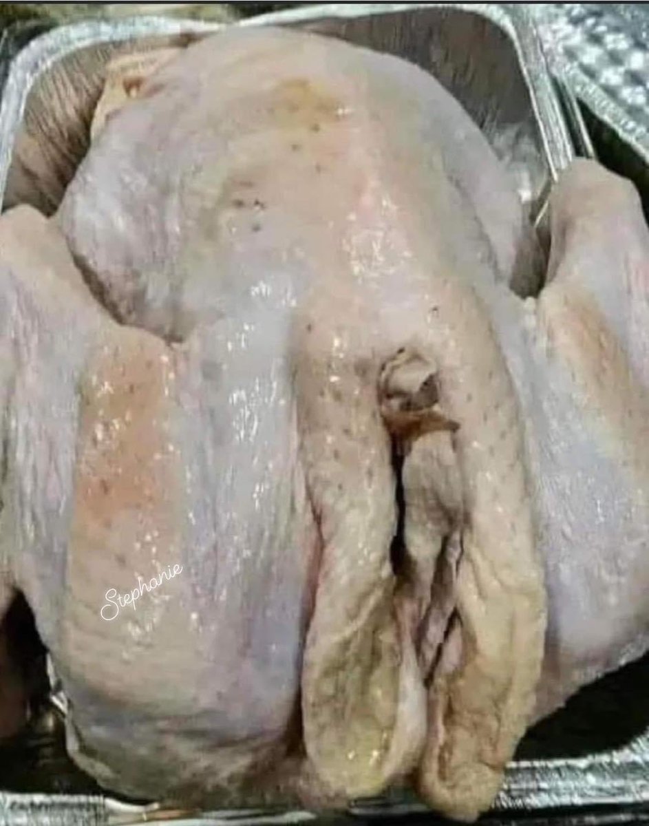 Primemediaspace's tweet image. Fowl play....
- #SocietalCommentary
- #ArtMeetsAnimal
- #SymbolismInTheEveryday
- #FoodForThought
- #ChallengingNorms