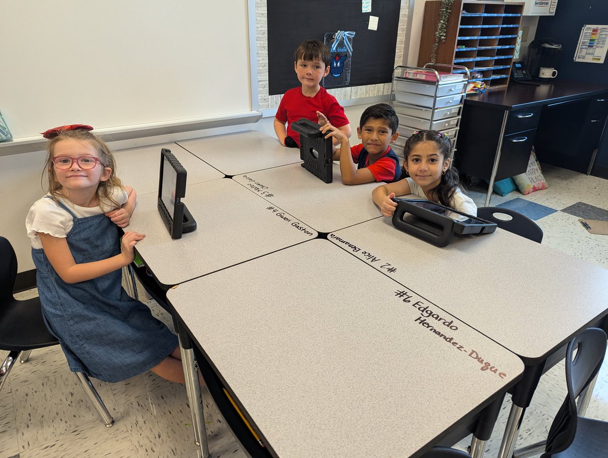 SCEschulte's tweet photo. Today we practiced our iPad expectations and reviewed our favorite app- @Seesaw ! #SCEsoars https://t.co/mfGfjvjzye