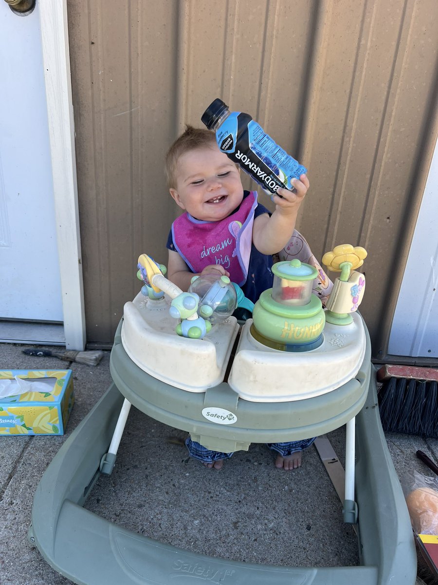 Rocking_S_Ranch's tweet photo. Future helper. She kept us entertained while we did a little painting. #youngest https://t.co/puRgIbZfgT