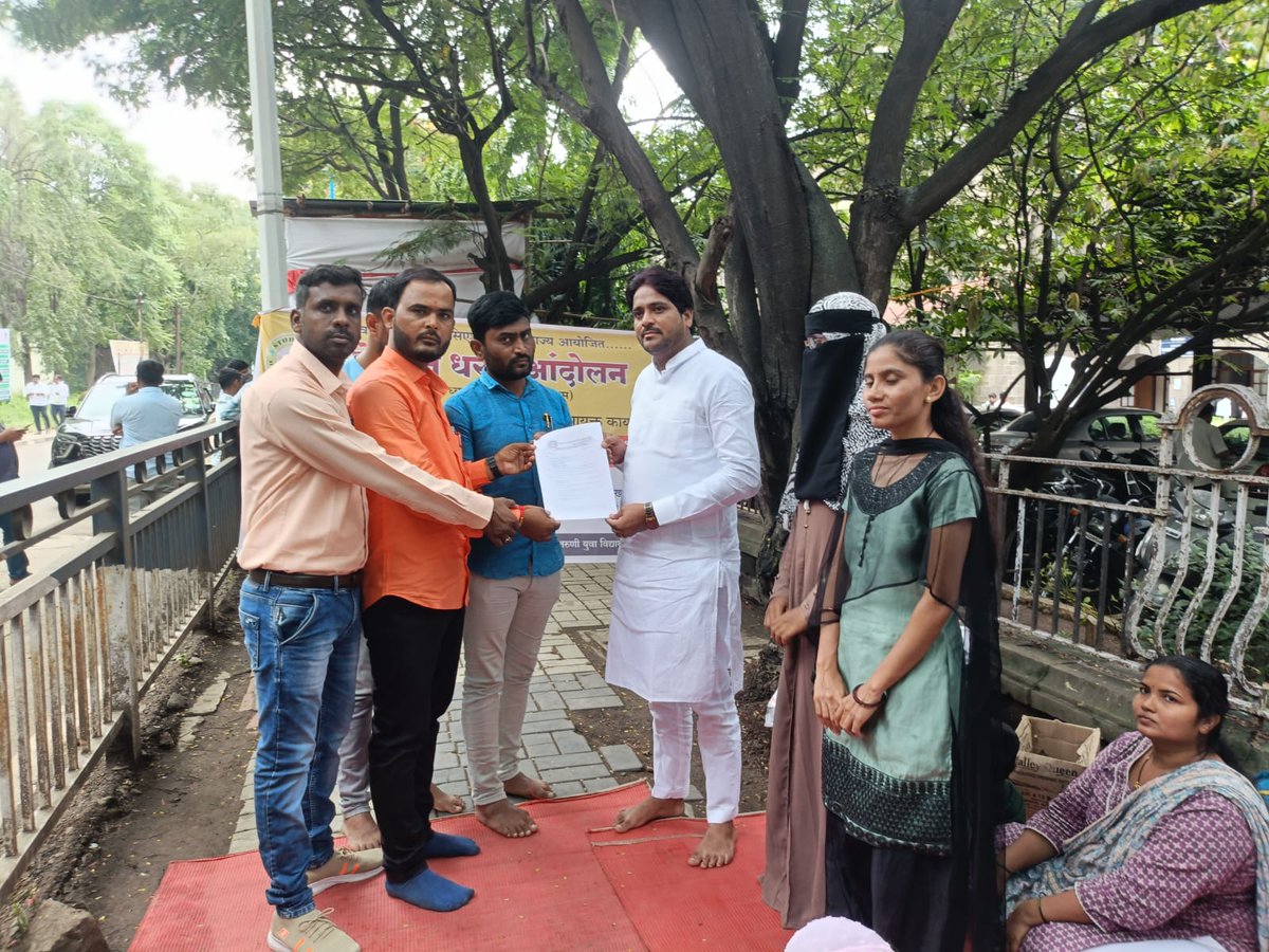 JyotsnaPan82302's tweet photo. @MuleSawata @mieknathshinde @CMOMaharashtra @Dev_Fadnavis @AjitPawarSpeaks @BJP4Maharashtra @saamTVnews @LoksattaLive @zee24taasnews @INCMaharashtra @RRPSpeaks @VijayWadettiwar @NANA_PATOLE @dvkesarkar हक्काच्या नोकरीसाठी
🔥केला प्रारंभ 🔥
#उर्वरित_शिक्षक_भरती_पूर्ण_करा #शिक्षक_भरती_सेकंड_फेज  #प्रलंबित_शिक्षकभरती_पूर्णकरा
#रिक्त_अपात्र_10टक्के_जागा_तात्काळभरा 
@mieknathshinde @Devendra_Office @AjitPawarSpeaks @dvkesarkar @VijayWadettiwar
@NANA_PATOLE 
@RRPSpeaks https://t.co/js4BrdwNcP