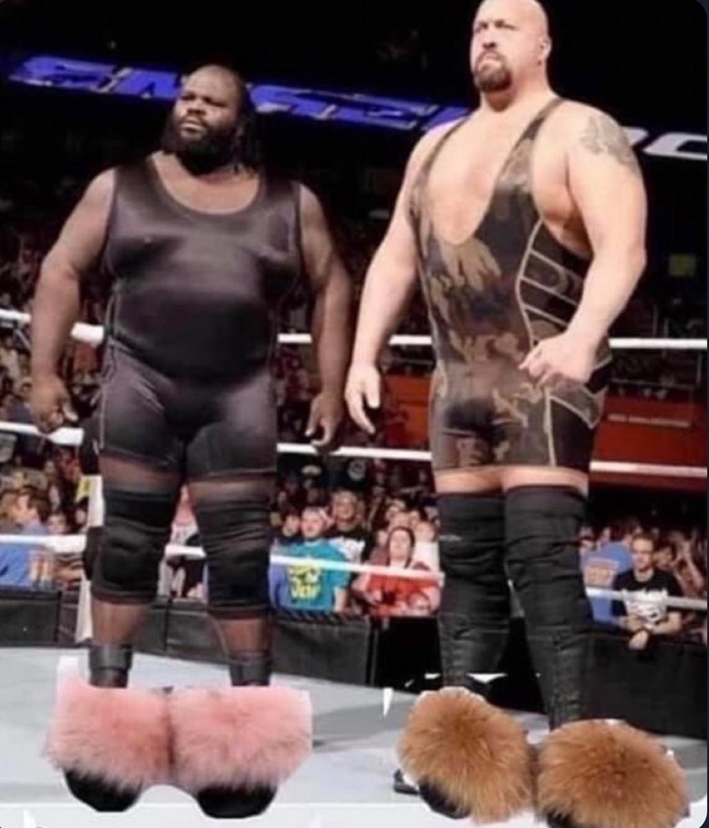 Hoodville_'s tweet image. Where tf the sundresses at??? Yall keep putting on these wrestling suits 😐