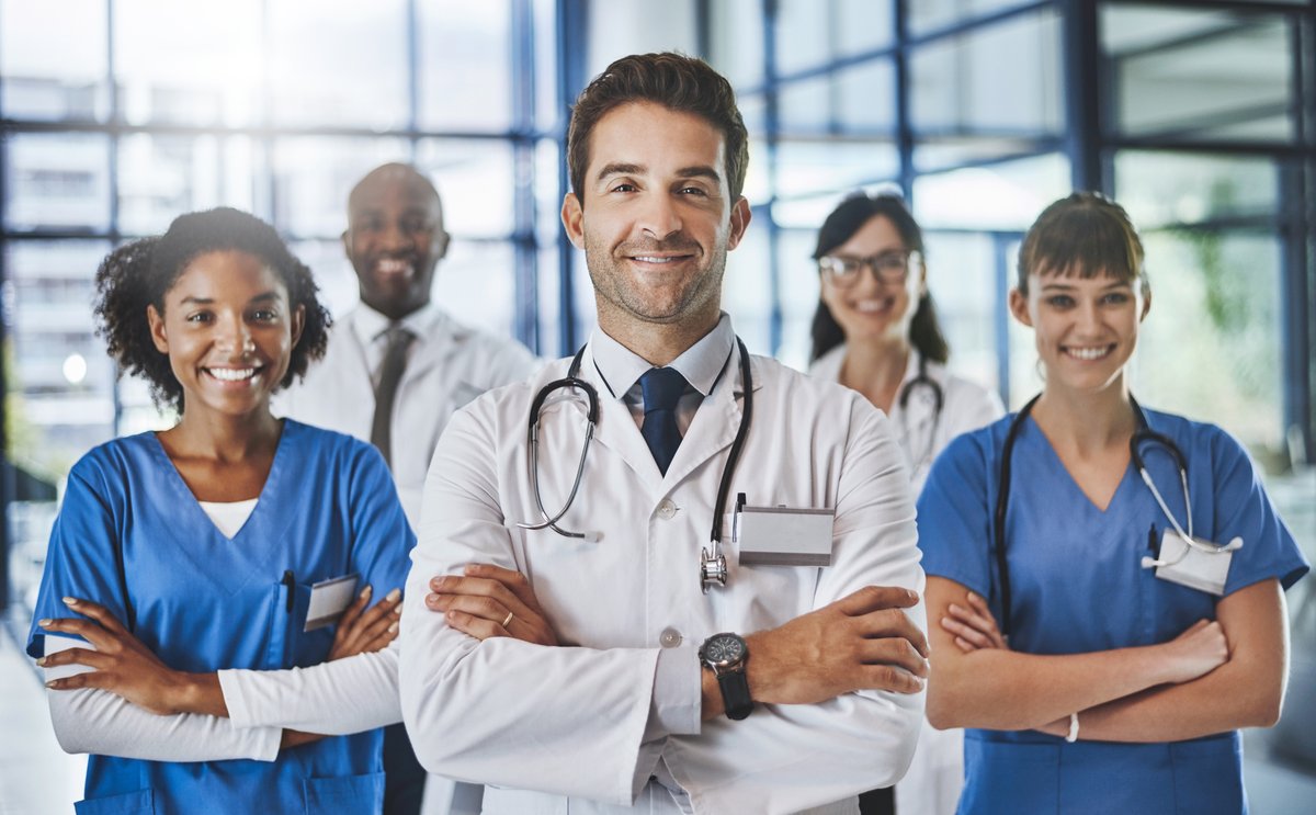 Calling all grad residents, fellows &amp; practicing physicians! 🩺 Applications open for the FY26 Quality and Safety Physician Leadership Fellowship on Sept. 4! 

Check out info sessions:
➡️ Noon Info Sessions: rb.gy/05yhd9
➡️ 5 p.m. Info Sessions: rb.gy/f7ew8x