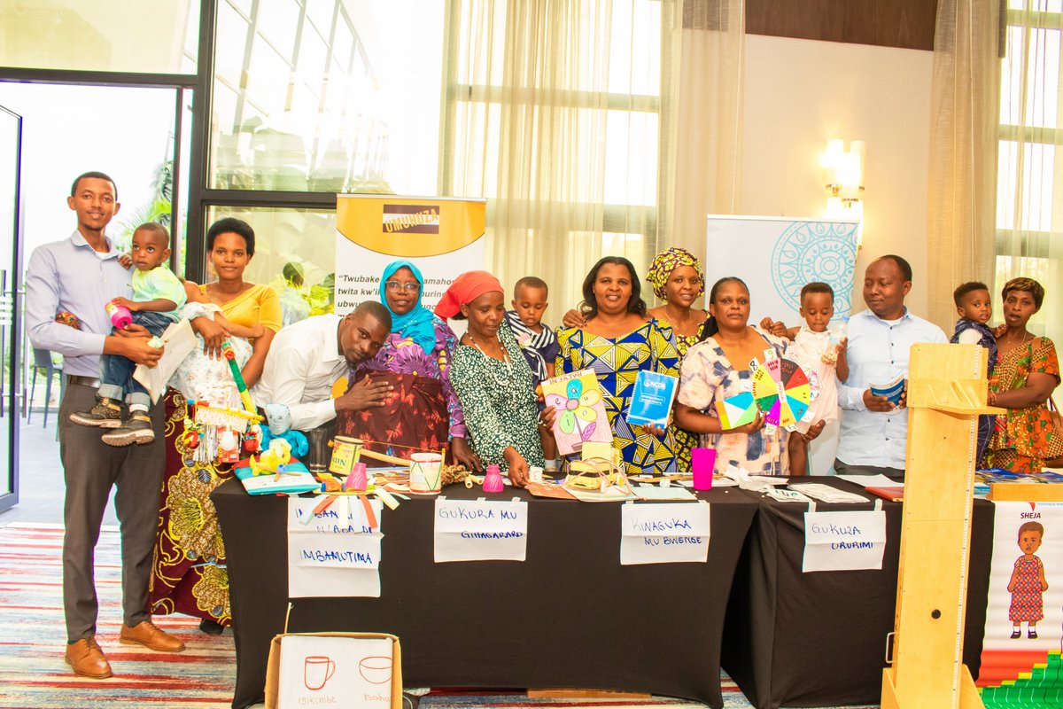 NgoUmuhuza's tweet photo. Ku munsi wa 2 w'inama yiga ku iterambere ry'imbonezamikurire y'abana bato #ECDconference2024, Umuryango #Umuhuza wateguye ikinamico n’ababyeyi mu rwego rwo kugaragaza umusanzu w’ibiganiro by’ababyeyi, abagabo n’abagore, bikorwa rimwe mu kwezi ku burere buboneye. https://t.co/NoFuSp4EK6