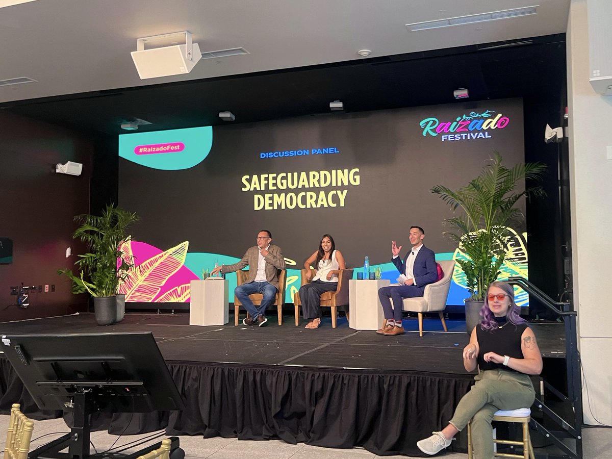 AzulDotOrg's tweet image. Increíble experiencia en #RaizadoFest la semana pasada, donde nuestra Fundadora y Directora Ejecutiva @minsd tomó el escenario hablando sobre el #AzulPoll, el poder de la comunidad y la justicia oceánica. 💙Juntos, somos más fuertes! #PoderLatinx
@thelatinxhouse @mujerxsrising ✨