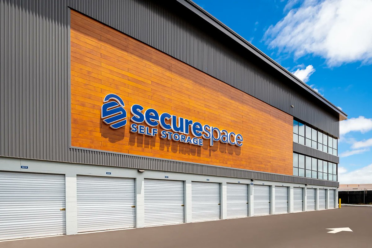 InSitePG's tweet photo. Insite today announced the grand opening of its newest self-storage facility, SecureSpace Kapolei.

The facility sits near I-H1, the busiest highway in Honolulu, amidst a rapidly growing population with a high median income of $117k.

Visit https://t.co/0D9FTRiThw to learn more. https://t.co/a9KPbqlbqA