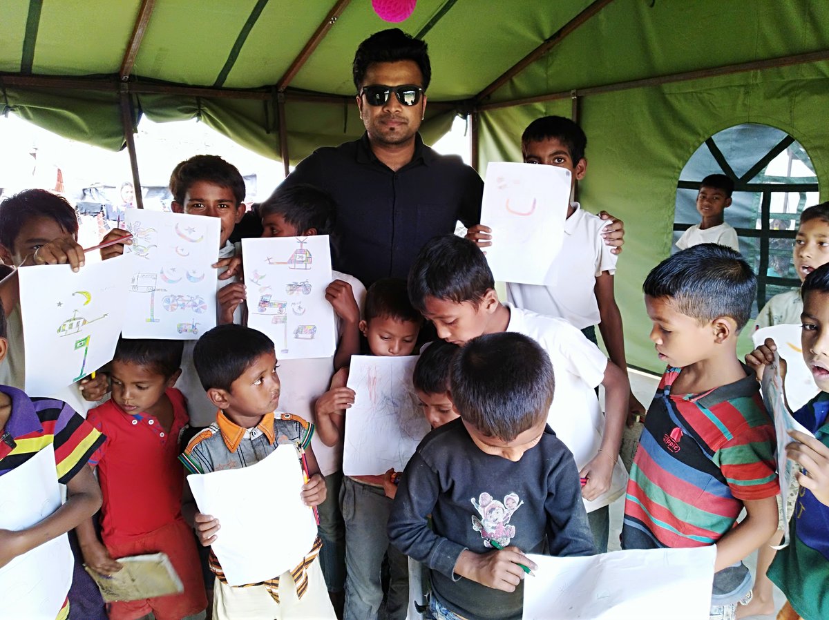 masumranabd's tweet photo. World Humanitarian Day!
It was 2018, I was working for the JAAGO Foundation Safe Haven Project in Unchiprang Rohingya Refugee Camp. I and Sawrupa (my colleague) arranged a drawing session for those Rohingya Refuge Kids to reduce their traumatized mind!

#WorldHumanitarianDay2024 https://t.co/7aMTvVHufP