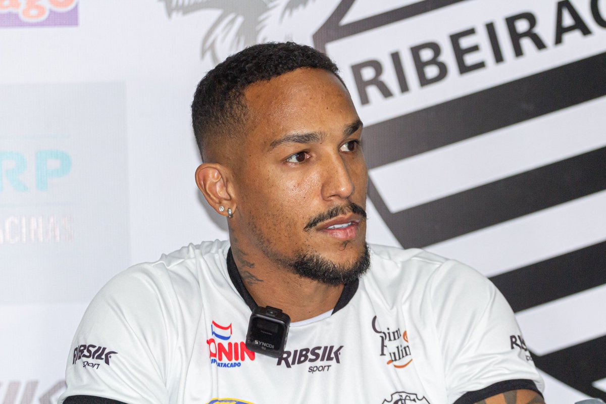 ComercialFC's tweet photo. O ARTILHEIRO VOLTOU ⚫⚪⚫

Raphael Macena está de volta ao Leão do Norte 🦁🦁🦁Jogador histórico em acessos do Comercial, o atacante integra o grupo na segunda fase da Copa Paulista.

Bem-vindo meu artilheiro. Faça nossa nação feliz como sempre fez ⚪⚫⚪

Vamos, meu Leão ⚫⚪ https://t.co/A4P9zKR4Iw