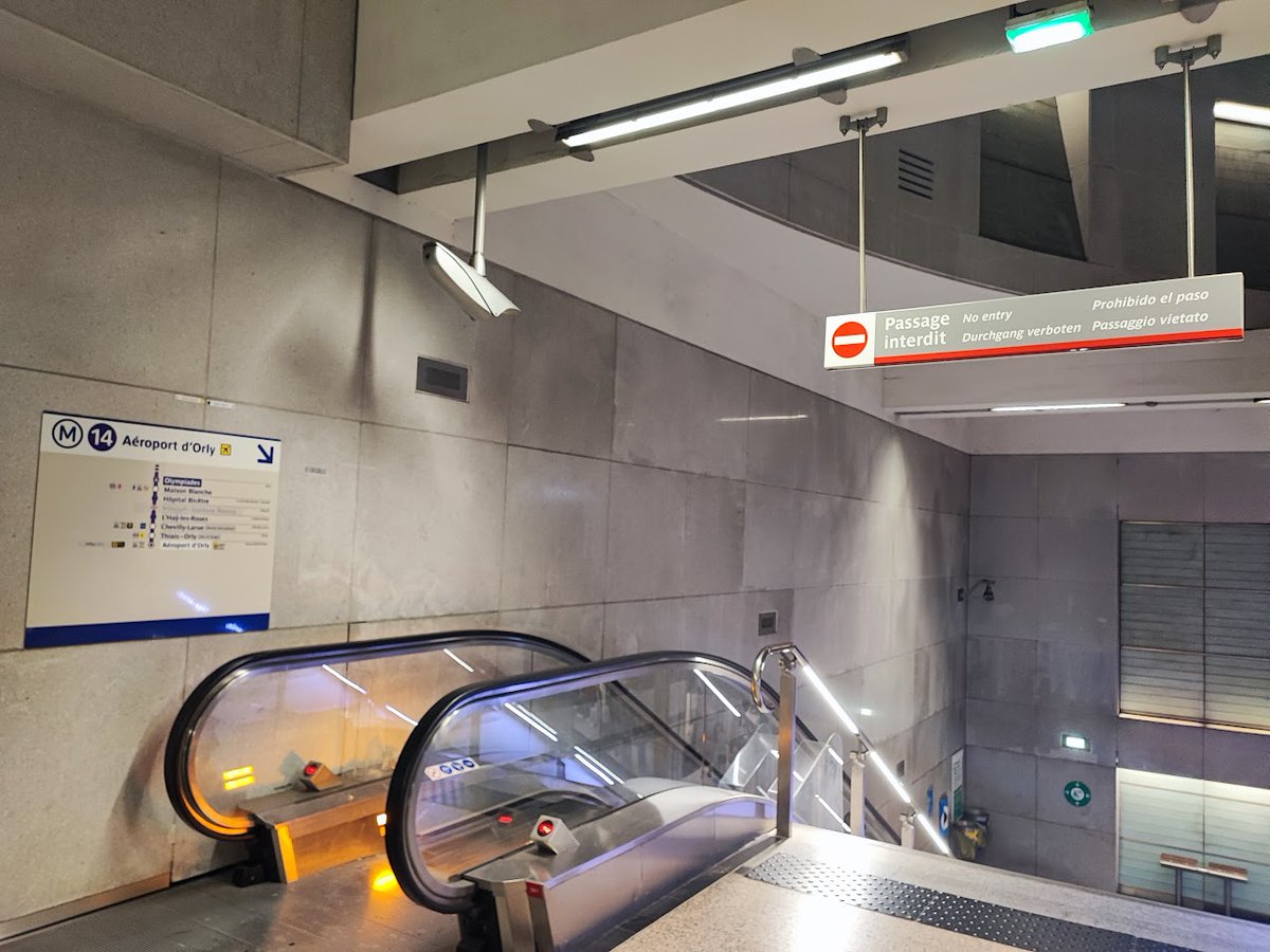 Bonsoir <a href="/Ligne14_RATP/">Ligne 14</a> , l'accès au quai 1 d'Olympiades est toujours en "passage interdit", ce qui n'est plus le cas depuis le prolongement à Orly, peut-être serait-il pertinent de retirer ce panneau ! Les voyageurs sont du coup perturbés par sa présence.... Bien à vous.