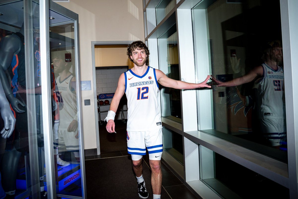 BroncoSportsMBB's tweet photo. Max Rice is headed to DENMARK 🇩🇰

𝘏𝘦𝘭𝘥 𝘰𝘨 𝘭𝘺𝘬𝘬𝘦 as he begins his pro career with Team FOG Næstved!

#BleedBlue x #UnbreakableCulture https://t.co/RYztE69Xqz