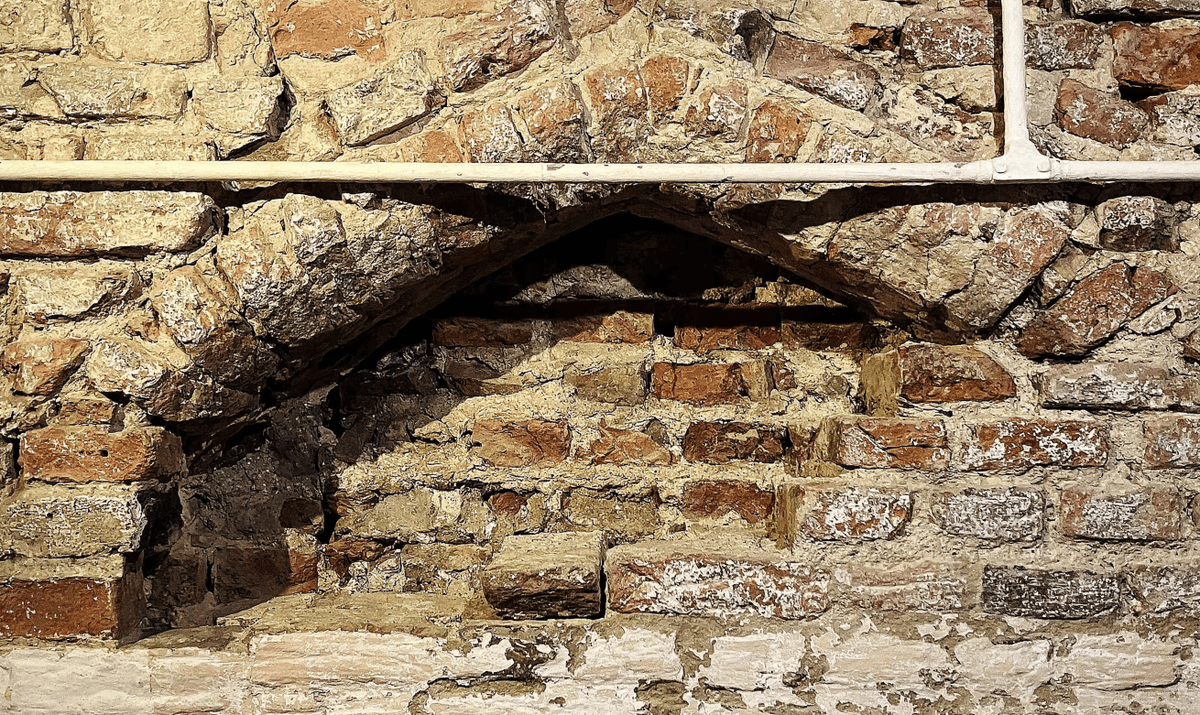 Have you heard the news? 👀
We've had an exciting new discovery at the Guildhall as archaeologists have uncovered a 15th century doorway which we believe may of led to Shakespeare's dressing room! Read more here &gt;
theguardian.com/culture/articl…