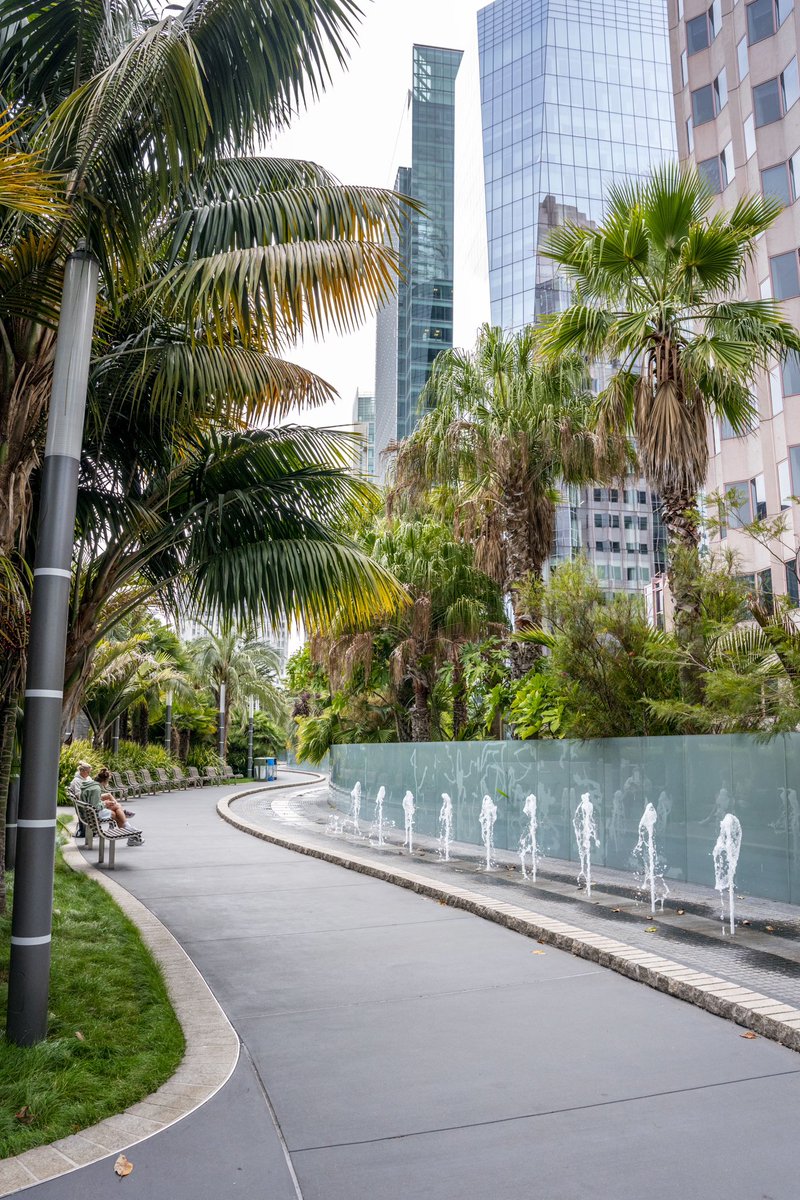 lunapixkc's tweet image. This rooftop park is a must see in downtown San Francisco! It’s 4.5 football fields in length and has beautiful trees, plants, open space, food, and great views! #salesforcepark
