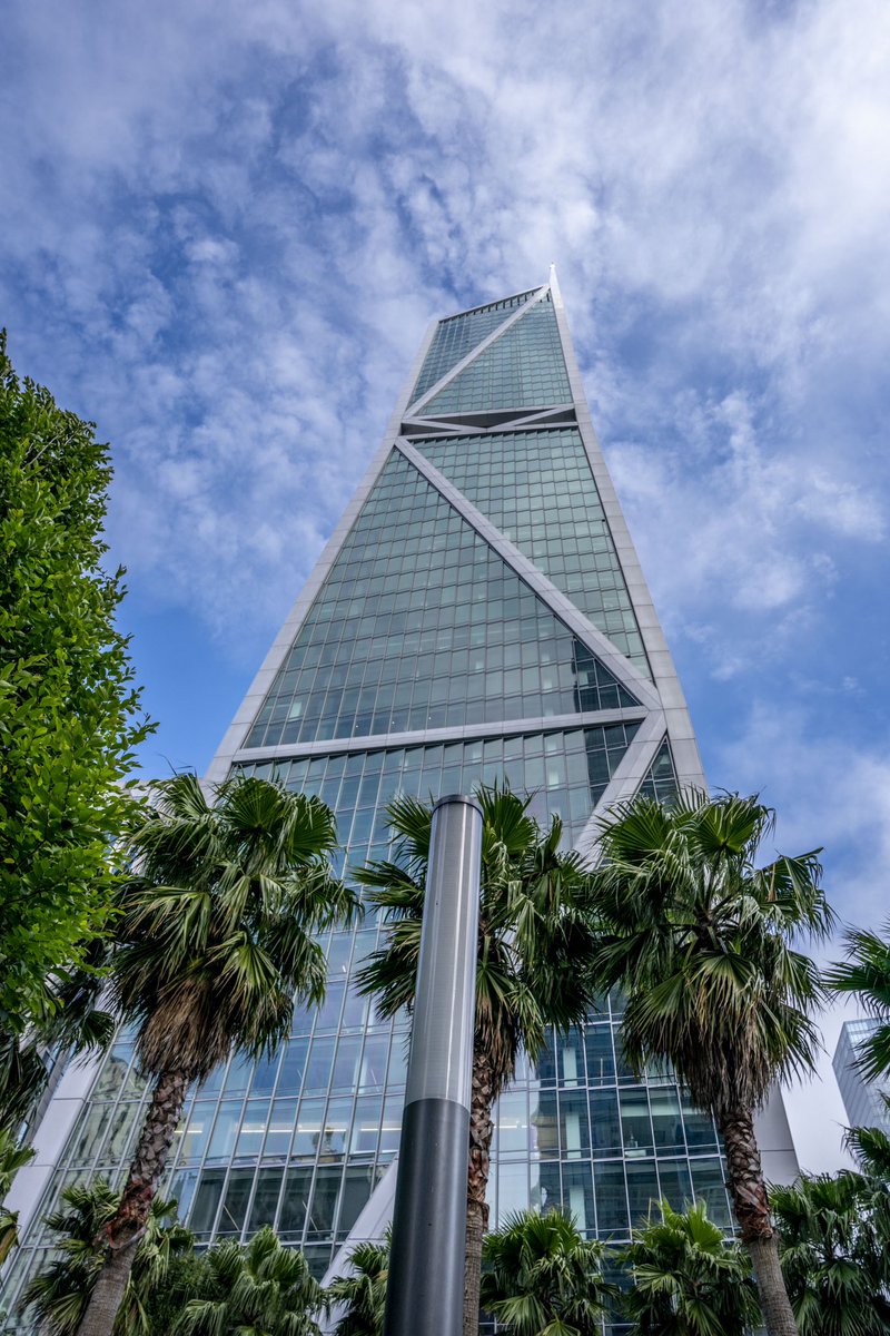 lunapixkc's tweet image. This rooftop park is a must see in downtown San Francisco! It’s 4.5 football fields in length and has beautiful trees, plants, open space, food, and great views! #salesforcepark
