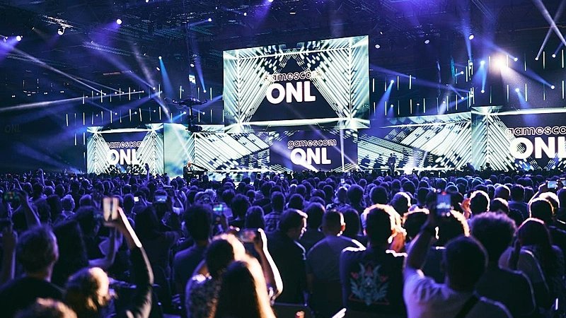 SimValenciana's tweet photo. Comença l' #OpeningNightLive de la #gamescom2024 i, com sempre, enfilall de coses interessants! 💜 https://t.co/yQ7v8qjofS