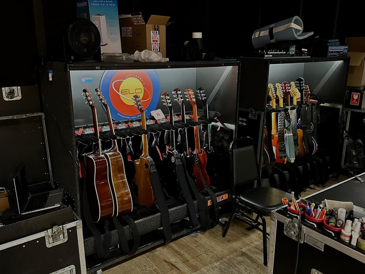 MFRemillard's tweet photo. Jeff Lynne's ELO new tour starts in four days in Palm Desert, CA.
#TurnToStone #ELO #JeffLynne #LivinThing https://t.co/2PyDFK3tqJ