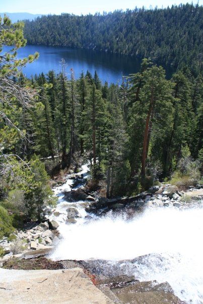 TruckeeTravel's tweet photo. Cascade Creek Falls Trail is a one mile easy to moderate trail accessed off Hwy 89 across from Inspiration Point at Emerald Bay, Lake Tahoe. Awesome views of the 200 ft Cascade Falls &amp; Cascade Lake

https://t.co/vzWFHEItnd 

#LakeTahoe #CascadeCreekFalls #EmeraldBay #CascadeLake https://t.co/HvXCqSNFxM