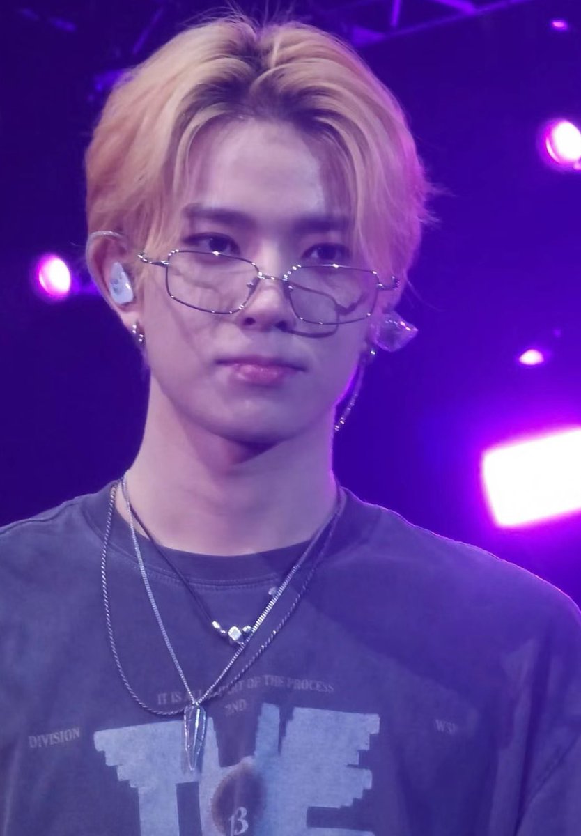 sophwithluv7's tweet photo. ran to gentle monster to get heeseung’s glasses 🤫 https://t.co/hdBgJYNhMw