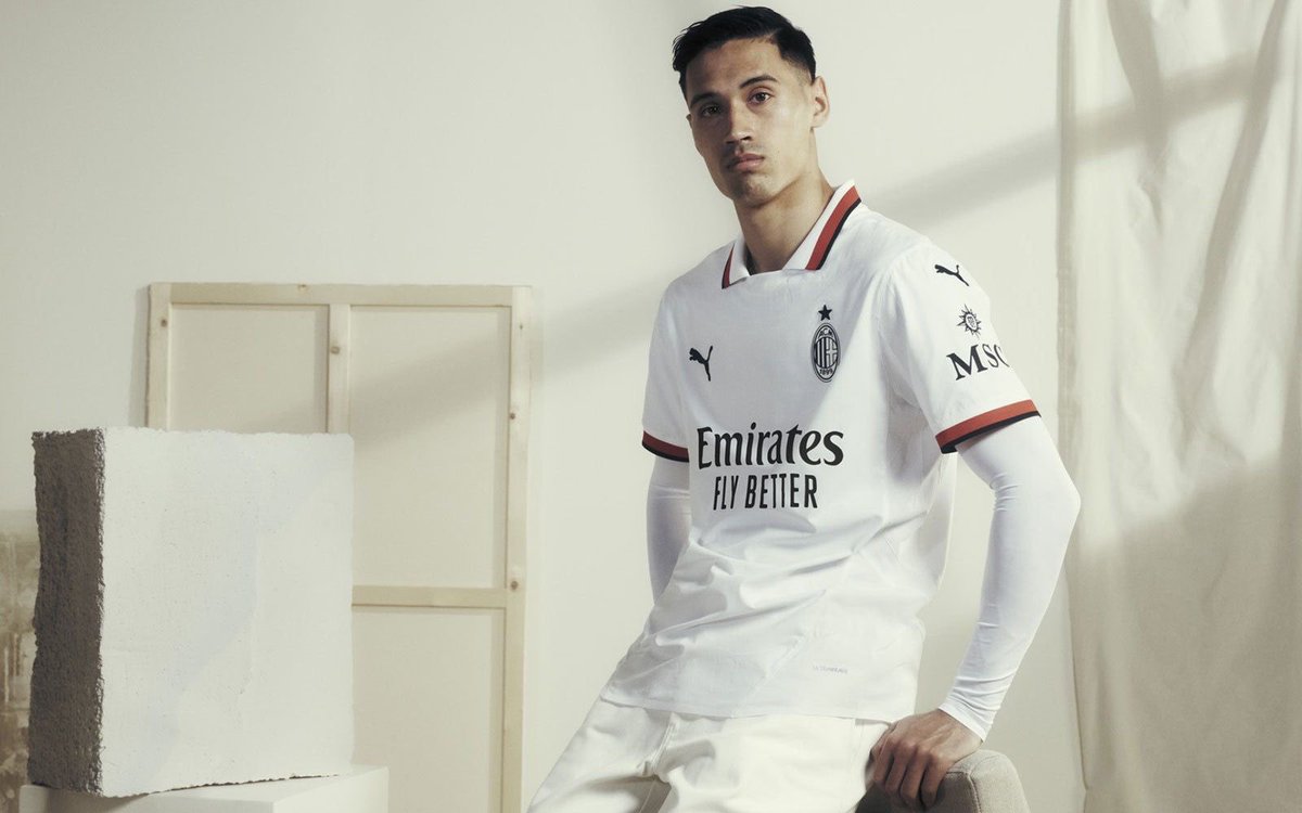🚨 CONCOURS : ON VOUS FAIT GAGNER UN MAILLOT AUTHENTIQUE 2024/25 DE L’AC MILAN AU CHOIX !

• RT ce tweet + follow <a href="/AC_MilanFR/">AC Milan - FR</a>. 
• Commente avec le maillot de ton choix + ta taille. 

FORZA MILAN ❤️🖤