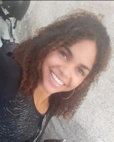 rcamachovzla's tweet photo. #Miranda El cuerpo de la mujer hallado la mañana del pasado sábado, 17 de agosto, en el municipio Paz Castillo, en las riberas del río Guaire, fue identificado como Gabriela Gonzales, de 26 años de edad.

La víctima era ama de casa, vivía en El Encantado, en el municipio Sucre. 

Allegados y familiares indicaron que el día de su desaparición, el viernes 16 de agosto, ella estaba en una fiesta en el sector Pablo Sexto, cuando su ex novio se la quería llevar del lugar. Ella no quería irse, pero el sujeto la saca del sitio a la fuerza, la golpea y le efectúa múltiples disparos acabando con su vida.

El sujeto luego se lleva su cádaver en su vehículo y arroja el cuerpo al río Guaire.  

Él sospechoso está identificado como José Luis Rodríguez, era Mototaxista. Autoridades están tras la pista de este sujeto, si tiene información sobre su paradero notifique a las autoridades ya que se considera que está armado y es peligroso.