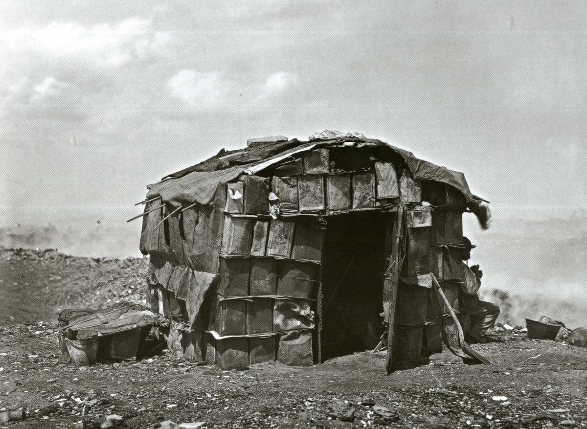Bizco_Chuelo's tweet photo. Año 1901 en la Argentina Liberal

Una casita precaria en la quema de basura del Bajo Flores
Los Libertarios dicen q Argentina era 1 de los paises más rico del mundo esos años. Lo repiten siempre y q vino Yrigoyen y Perón y se inició la pobreza
Te mienten. La verdad ante todo😌 https://t.co/rGUhNhfkVu
